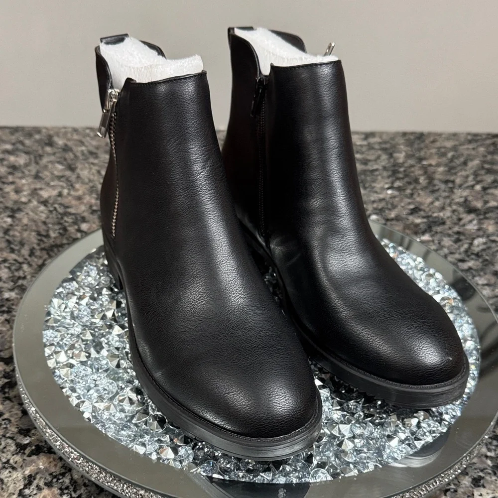 Style & Co. Black Ankle Booties with Side Zipper NWOT 10